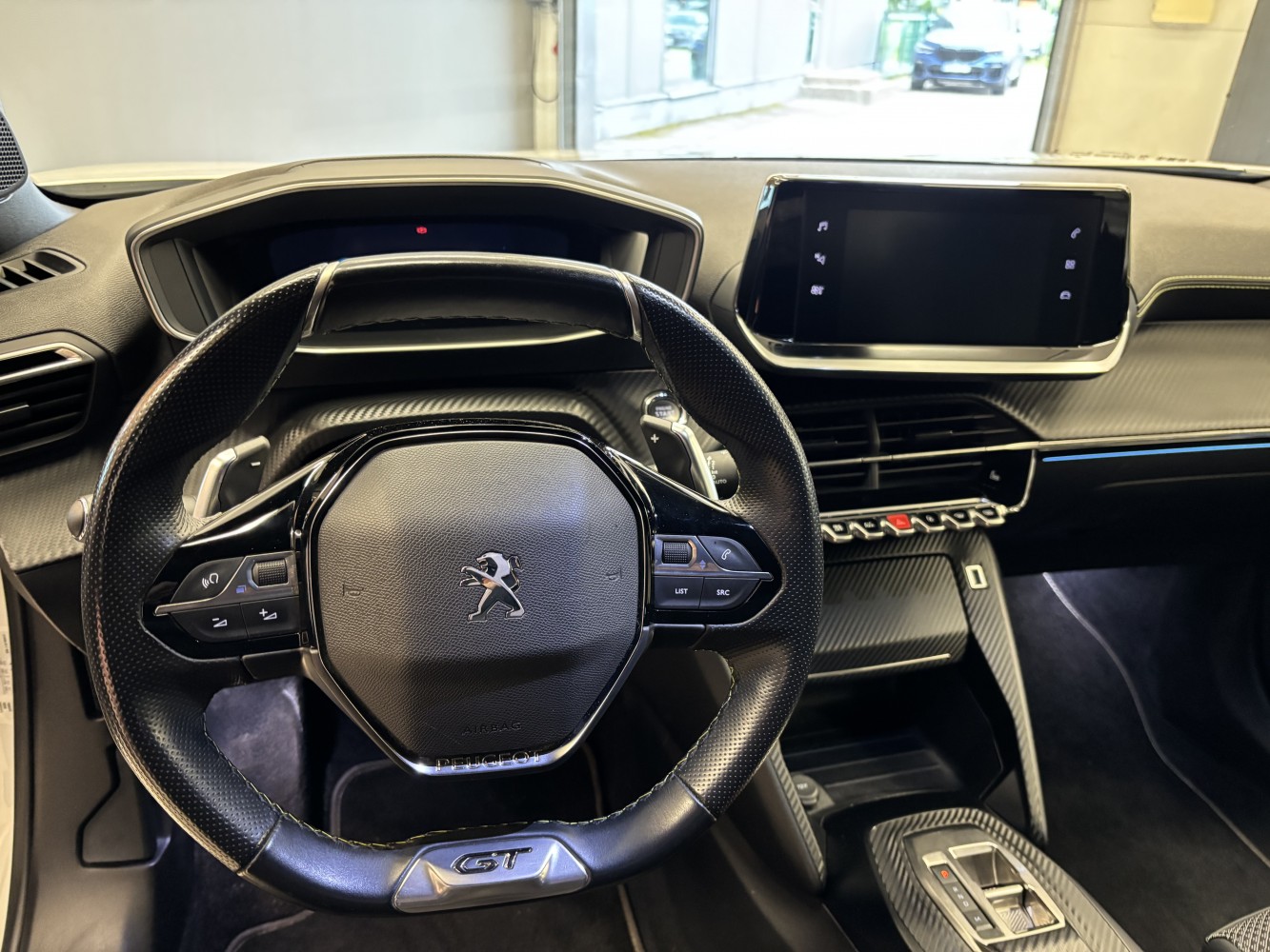Car image 11