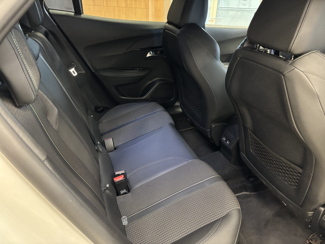 Car image 28
