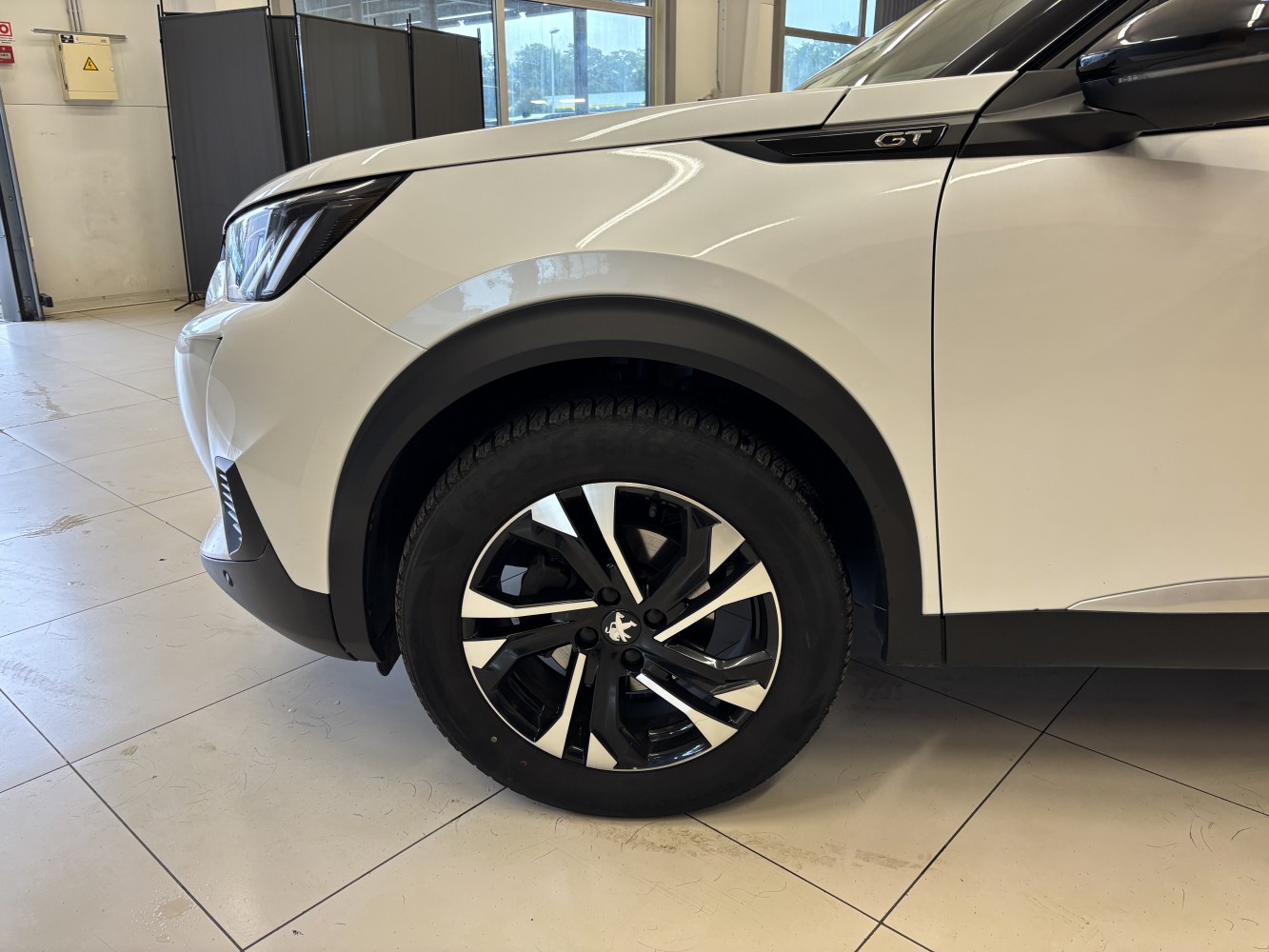 Car image 5
