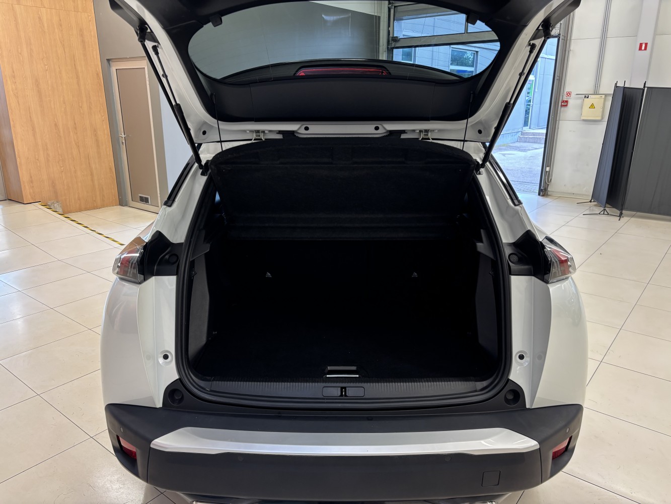 Car image 29