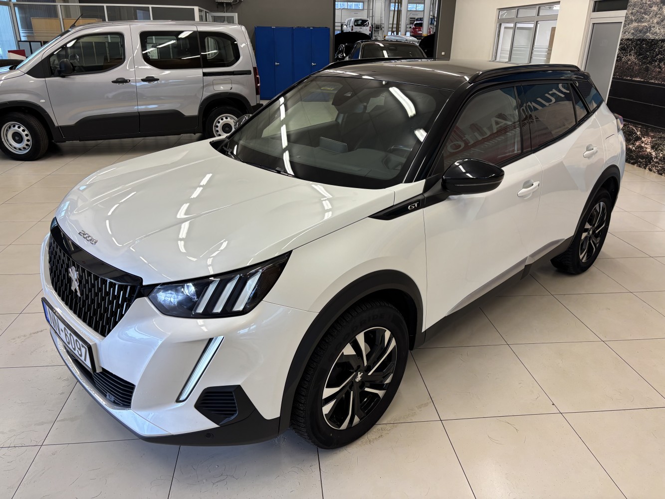 Car image 2