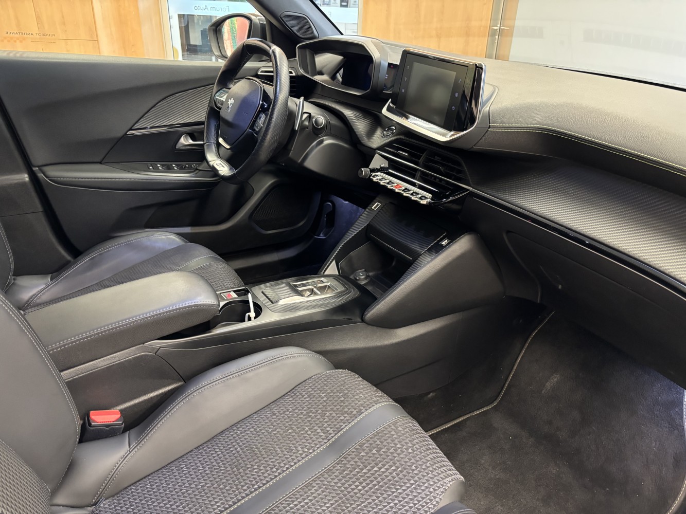 Car image 12