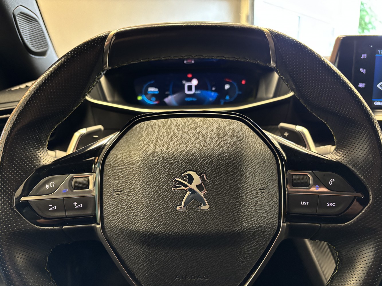 Car image 14