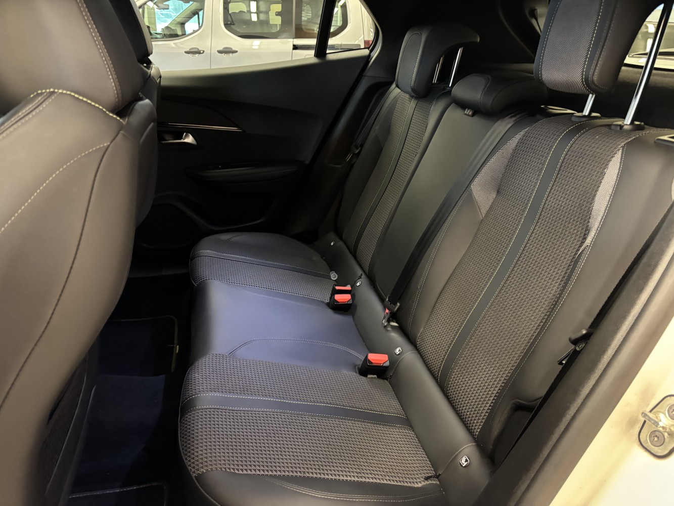 Car image 27