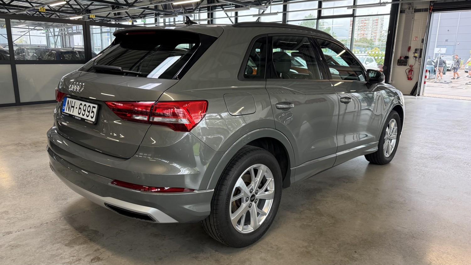 Car image 5