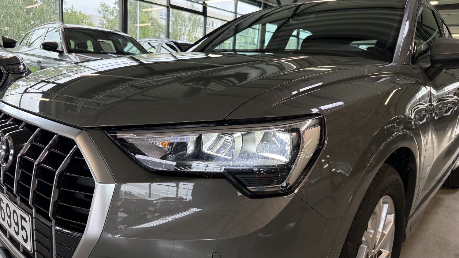 Car image 10