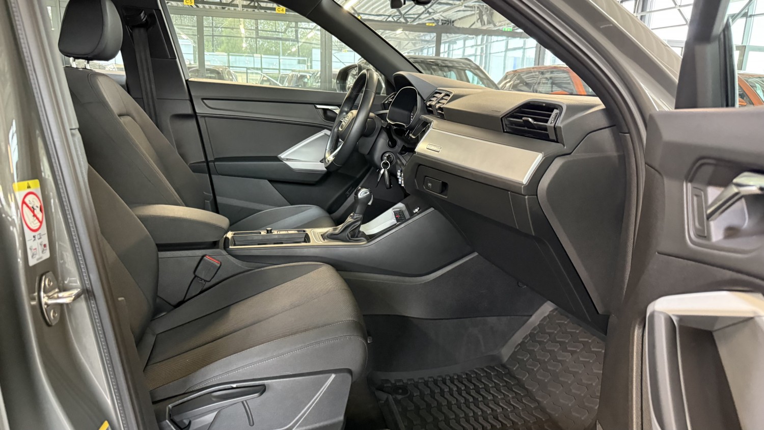 Car image 18
