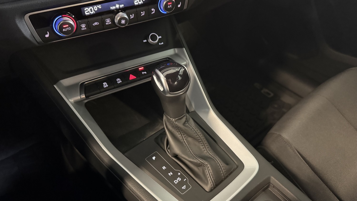 Car image 25