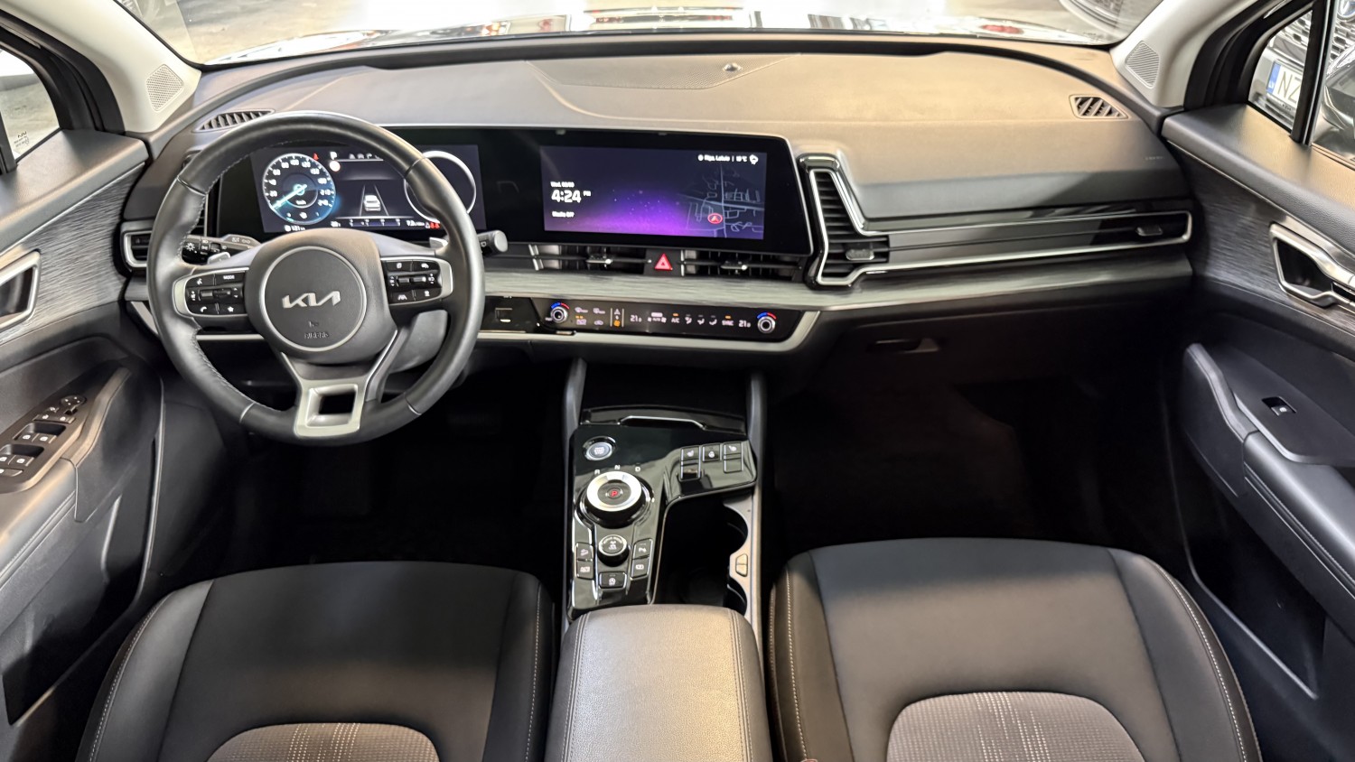 Car image 18