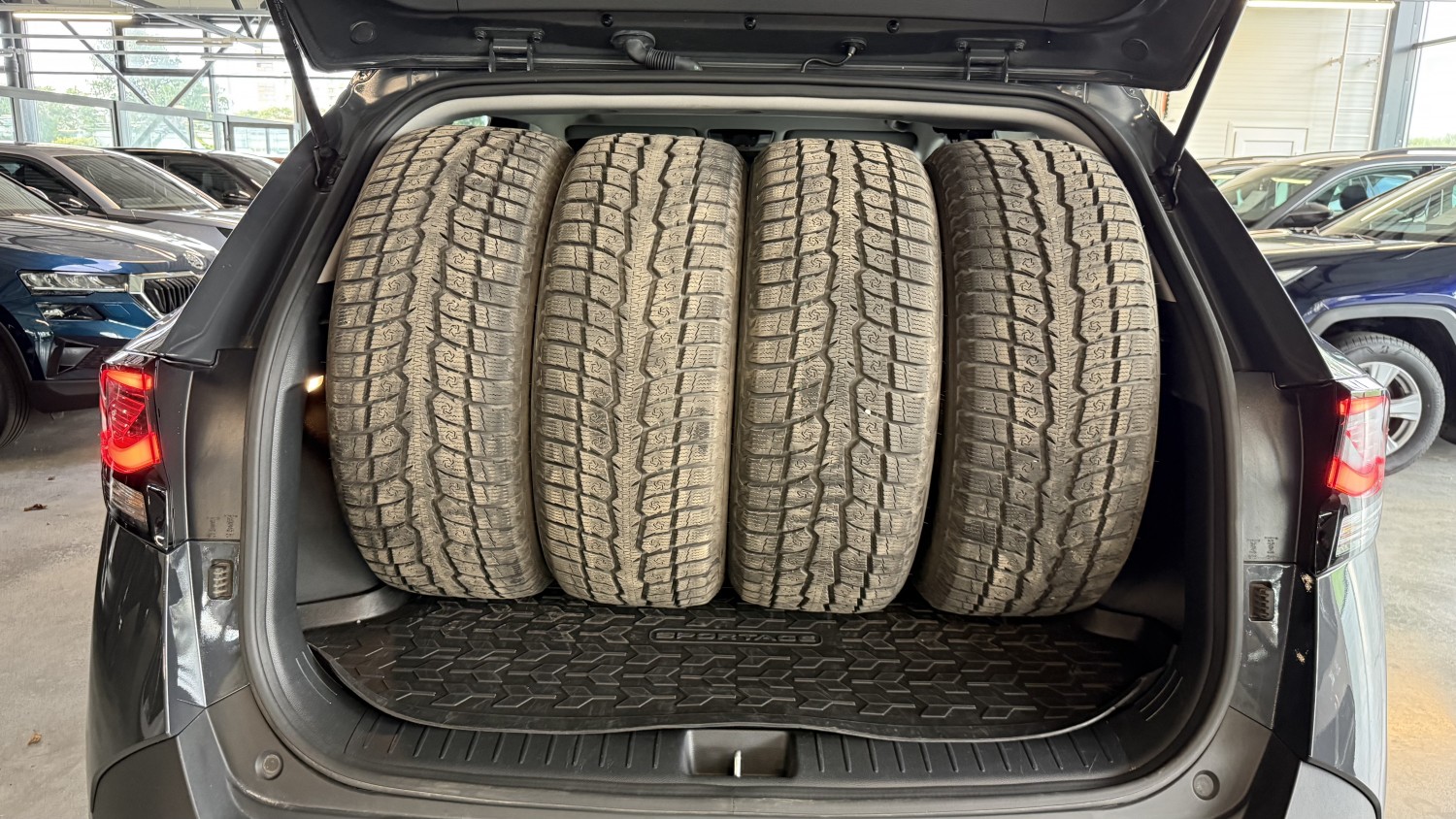 Car image 15