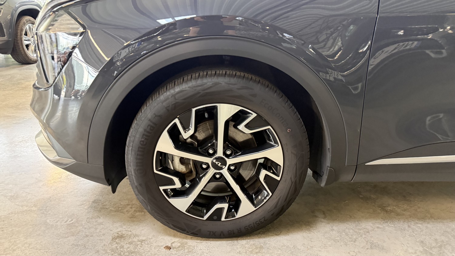 Car image 9