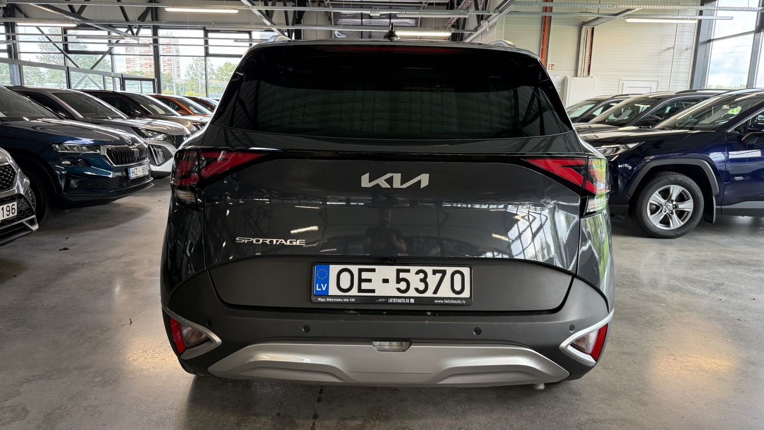 Car image 4