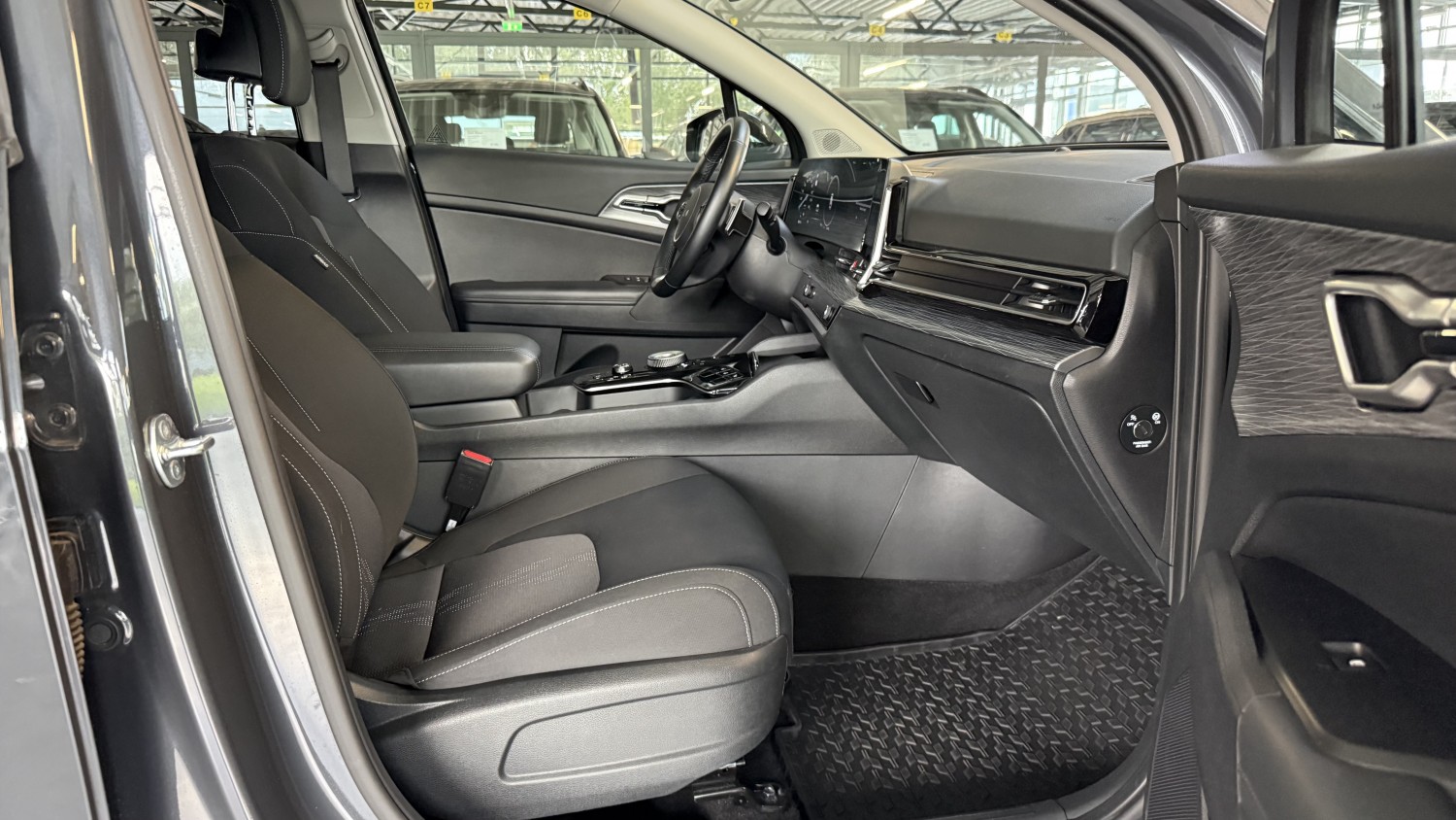 Car image 17