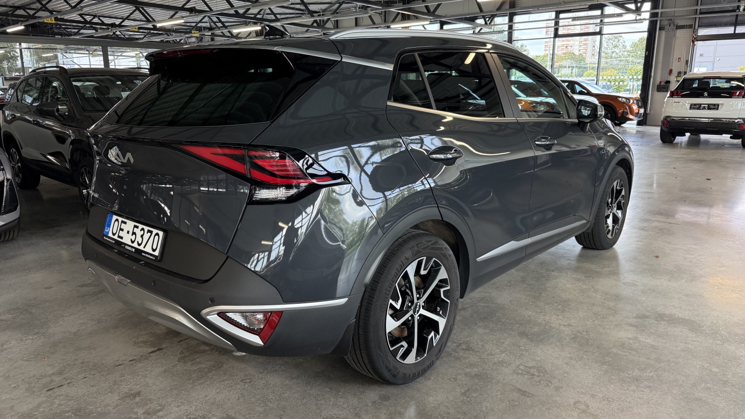 Car image 5