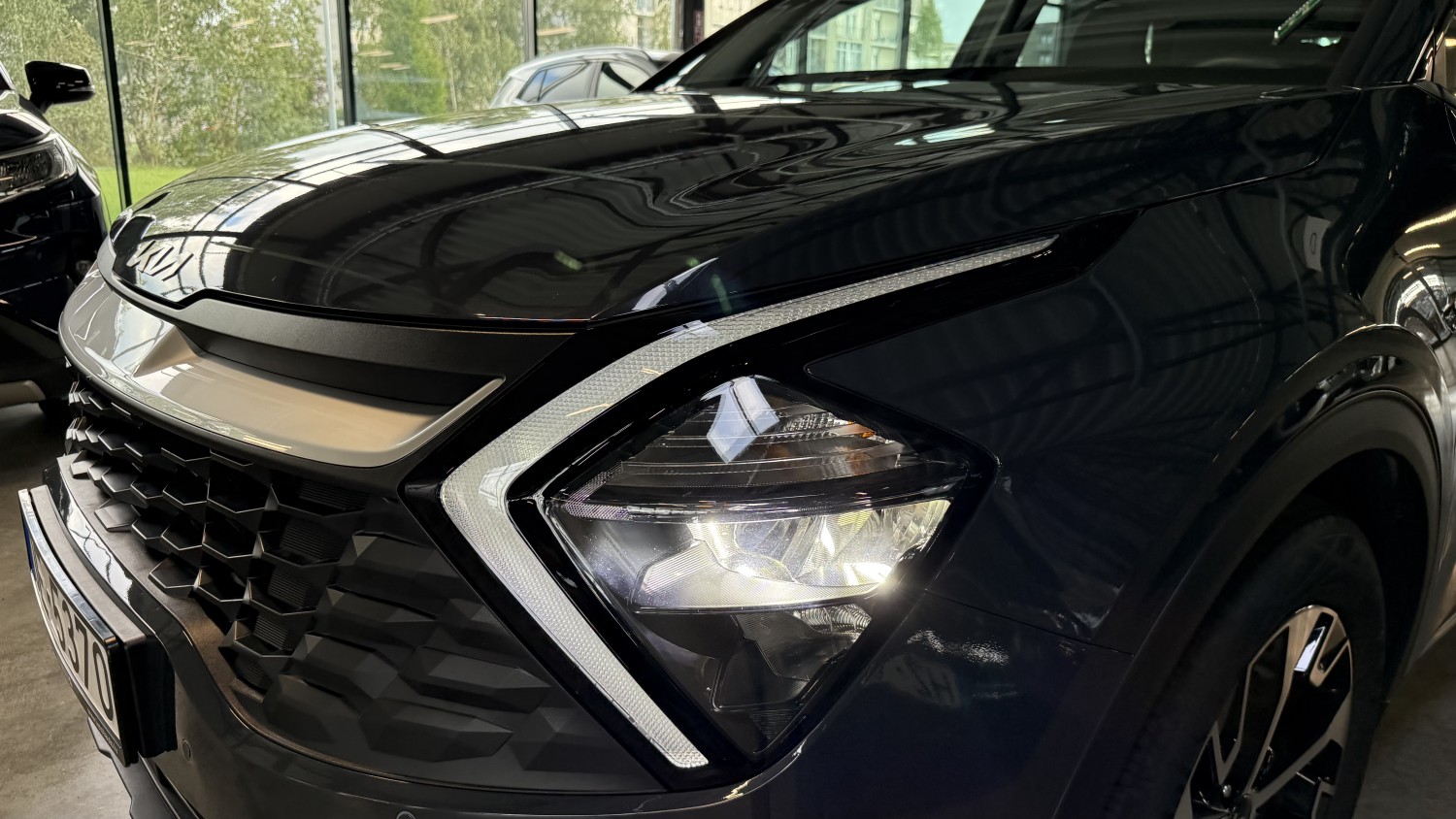 Car image 10