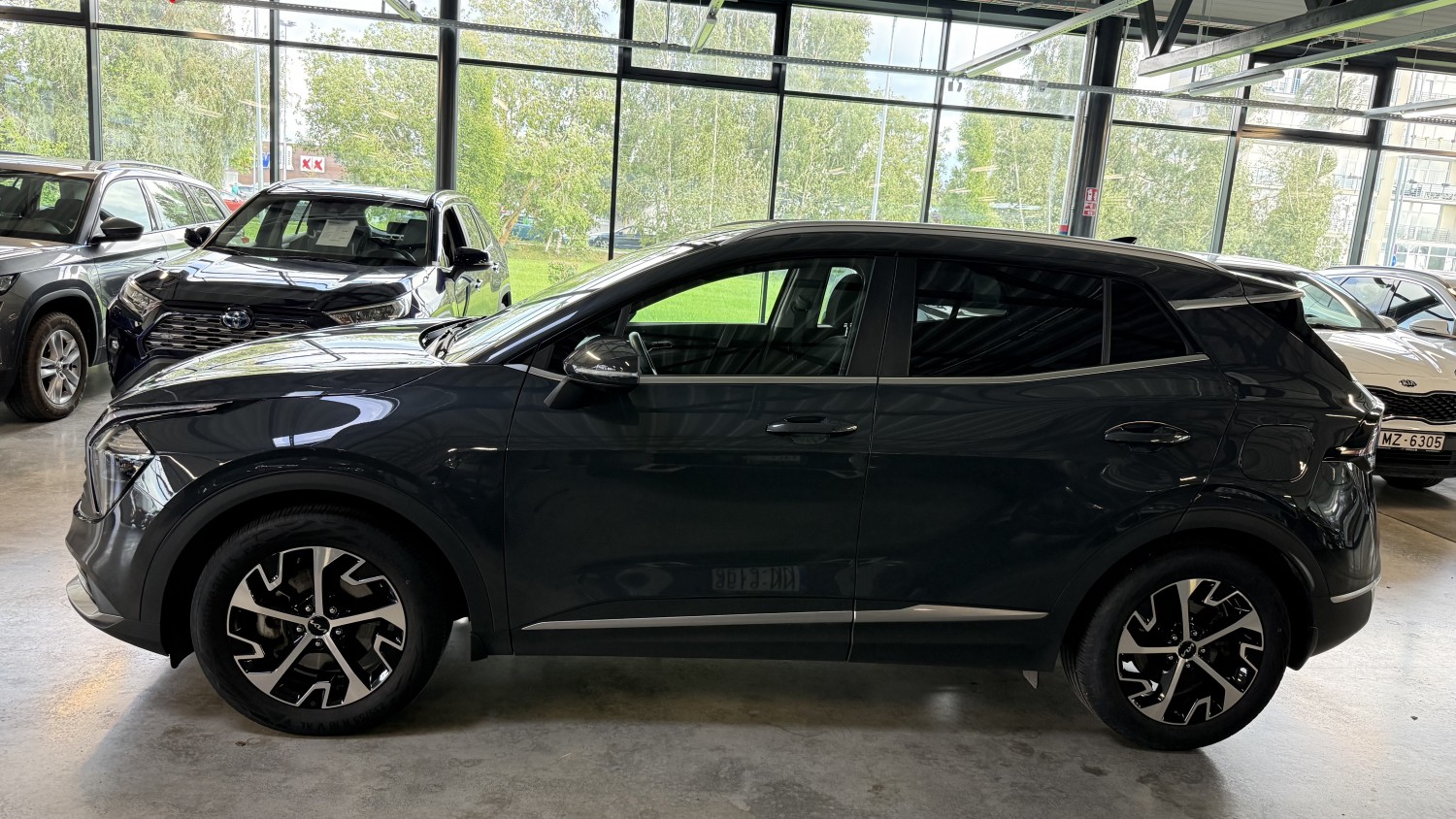 Car image 2