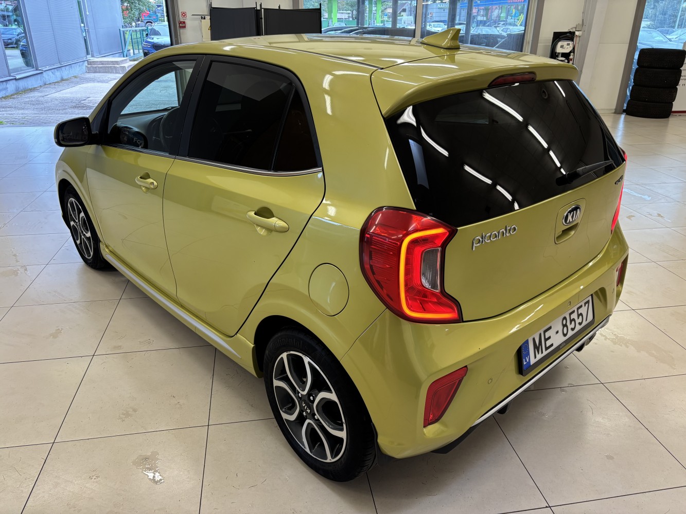 Car image 3