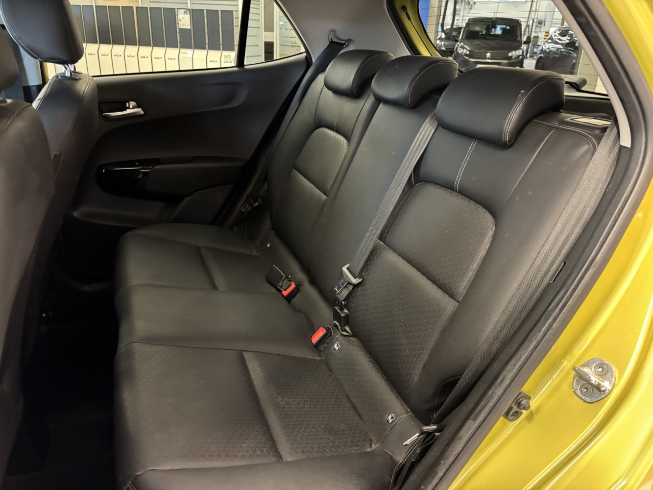 Car image 27