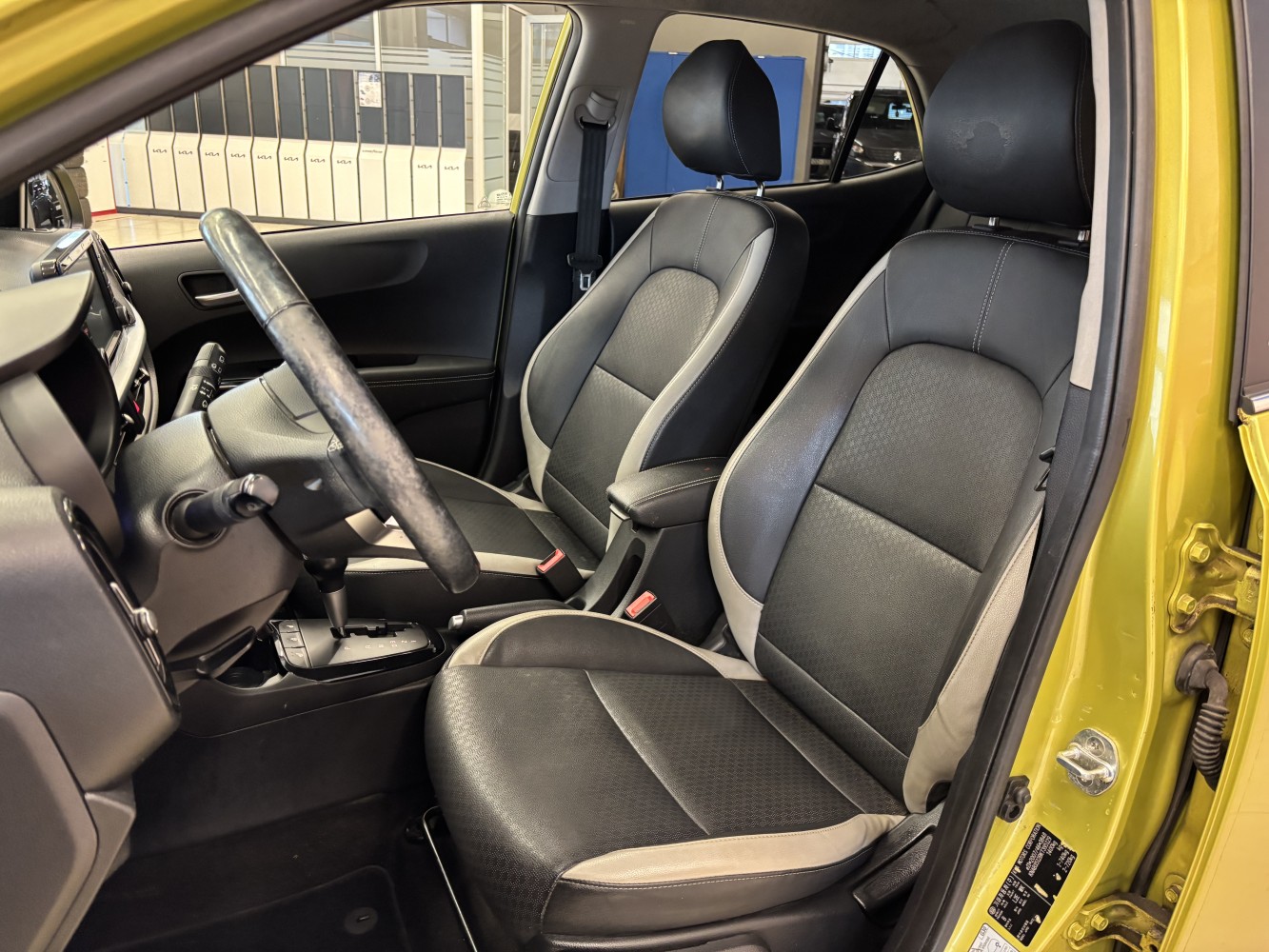 Car image 9