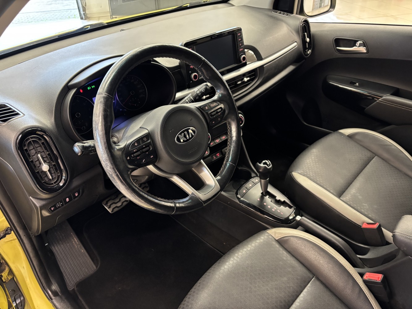 Car image 10