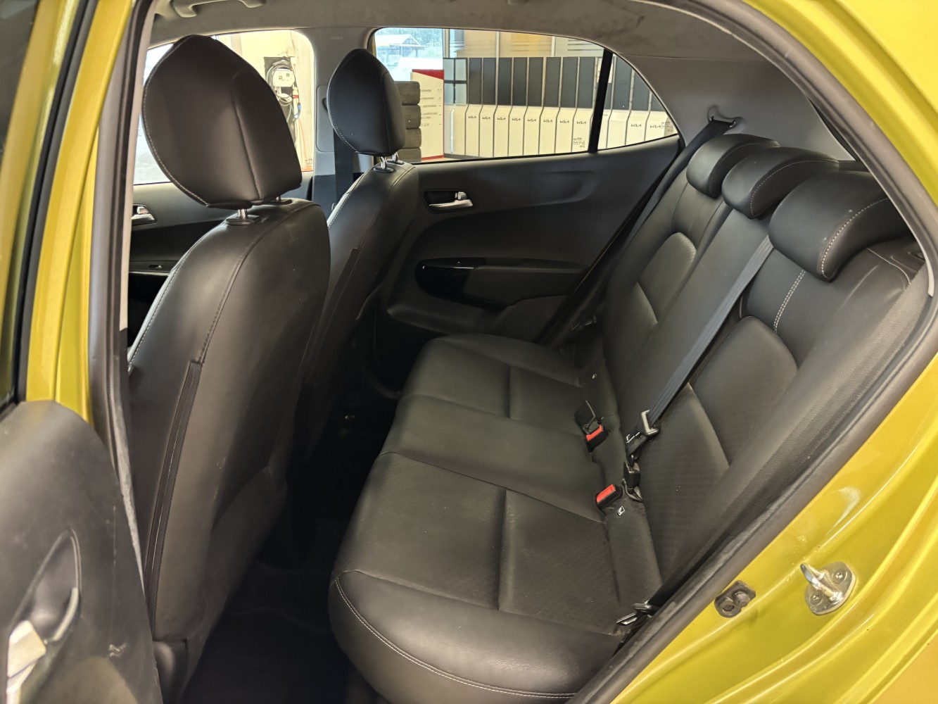 Car image 26