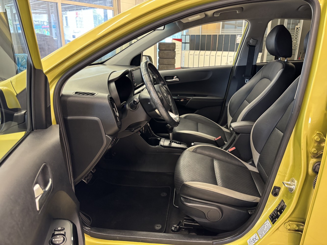 Car image 8