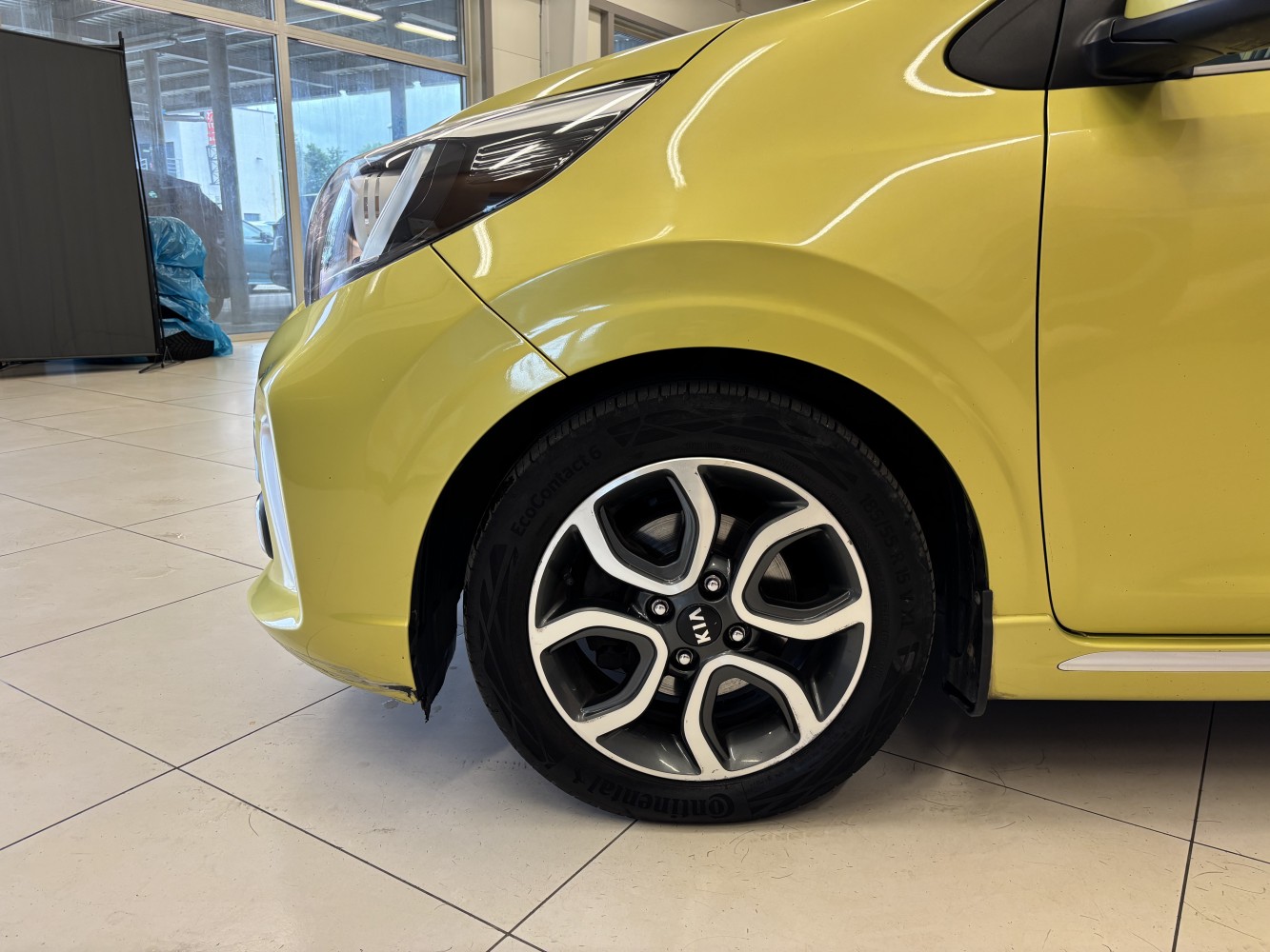 Car image 5
