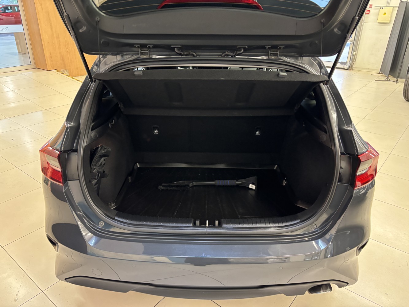 Car image 24