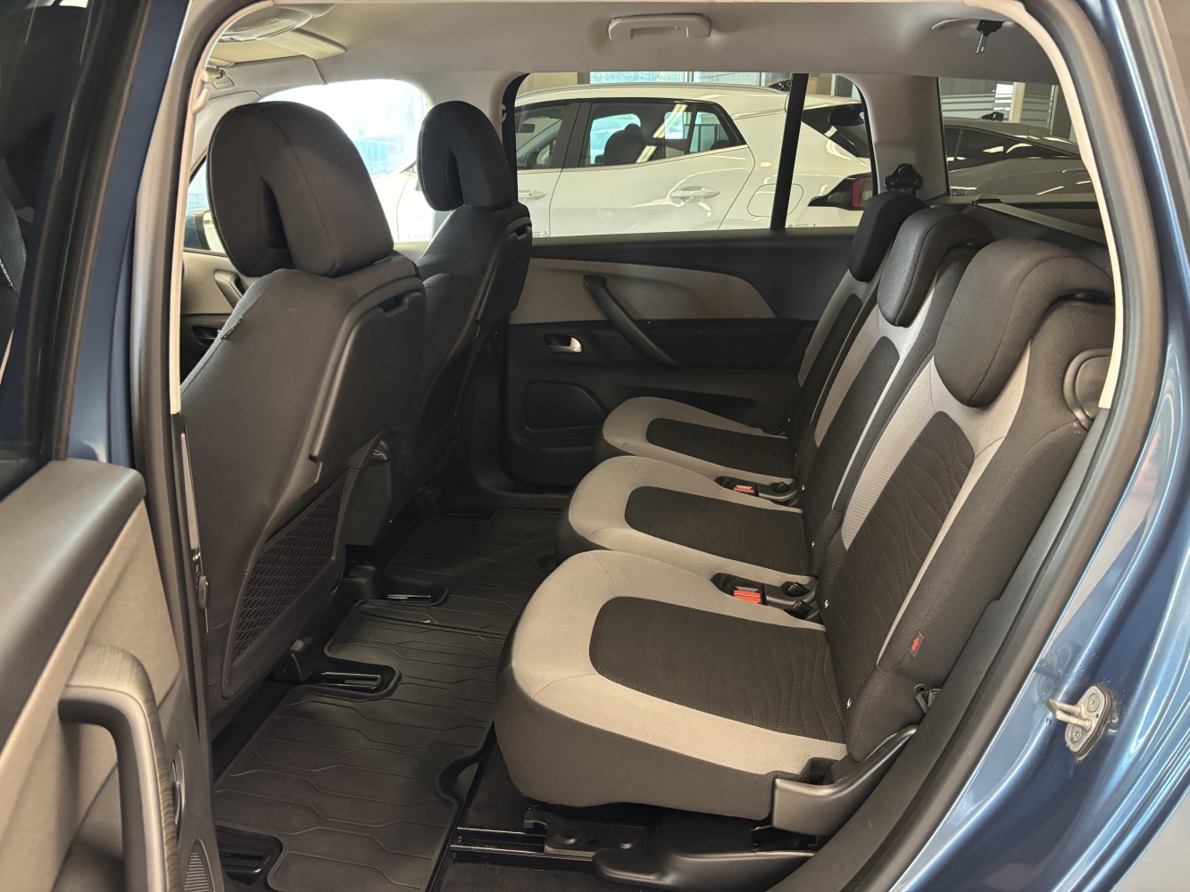 Car image 22