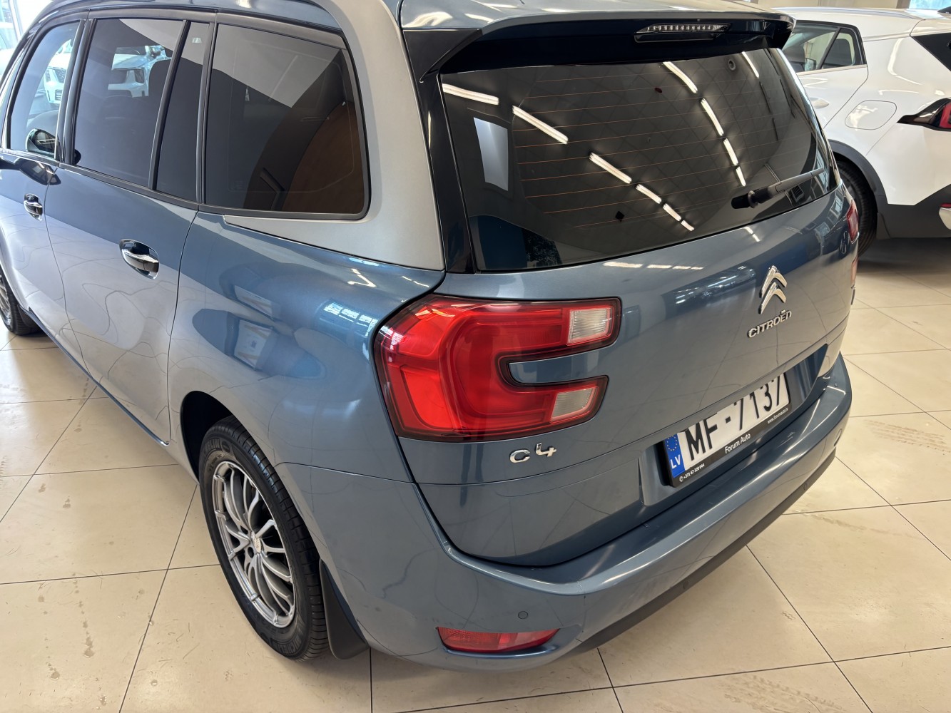 Car image 7