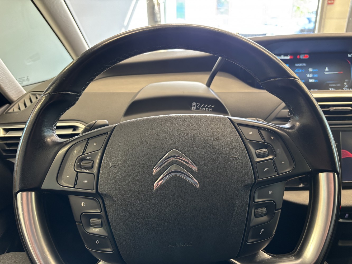 Car image 14