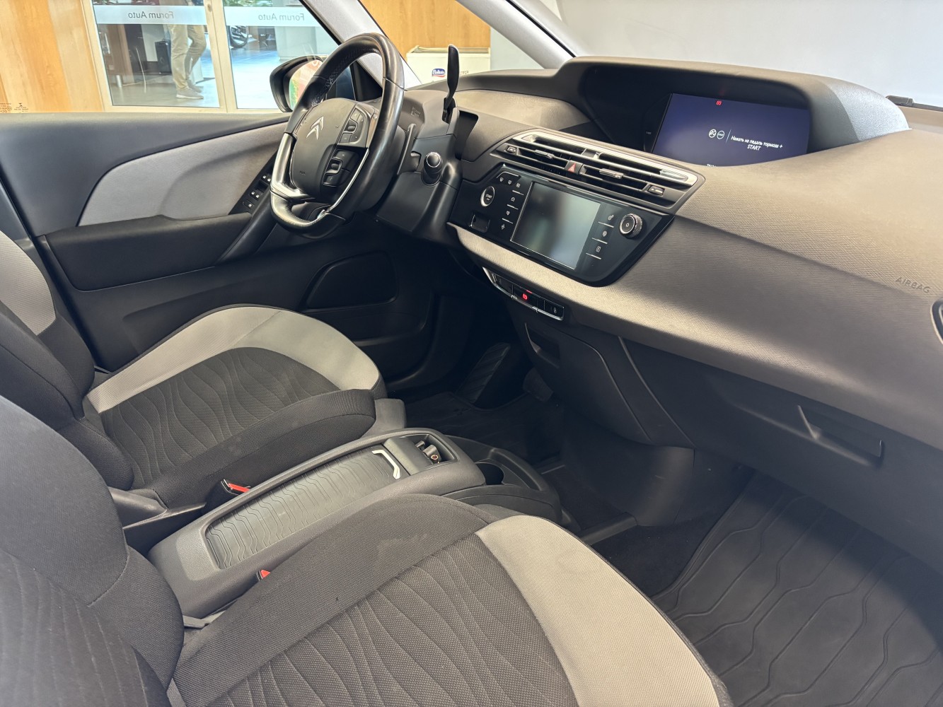 Car image 13