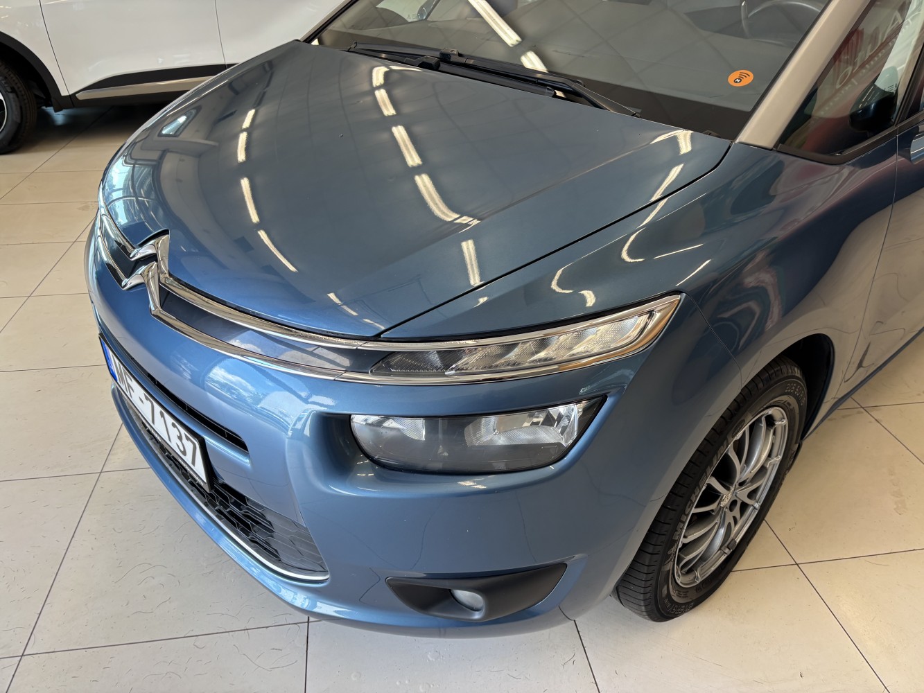 Car image 6