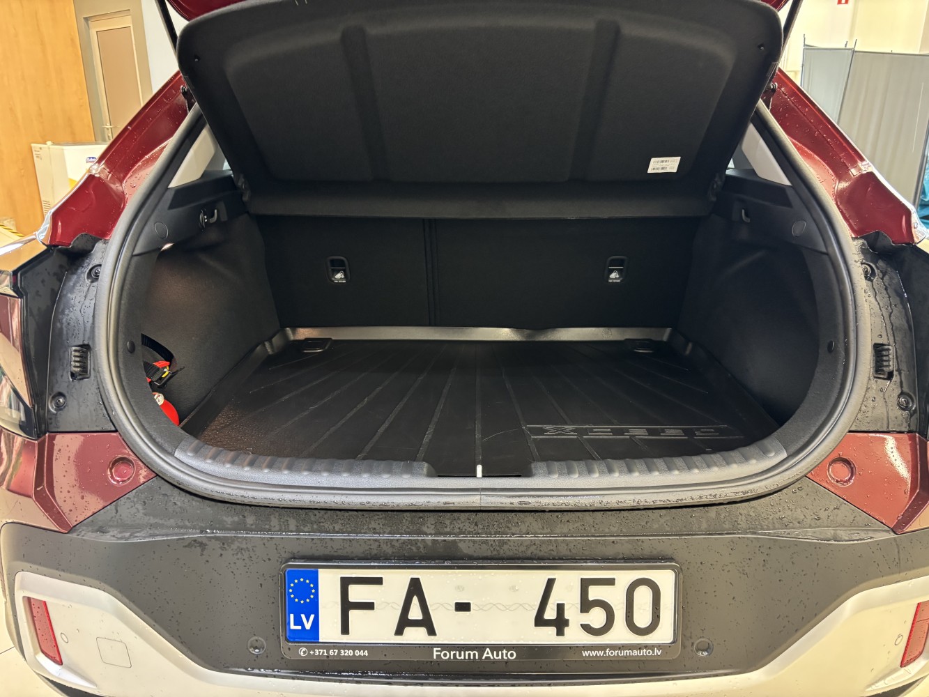 Car image 27