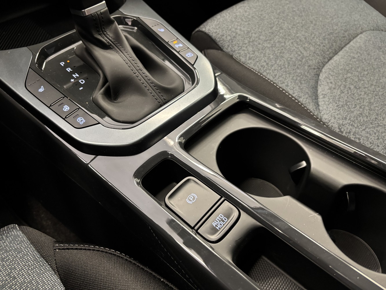 Car image 24