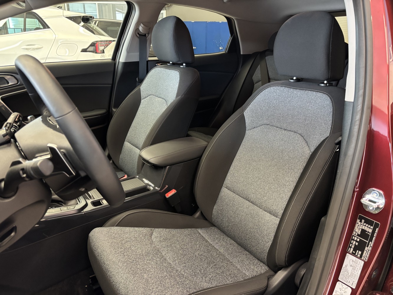 Car image 9