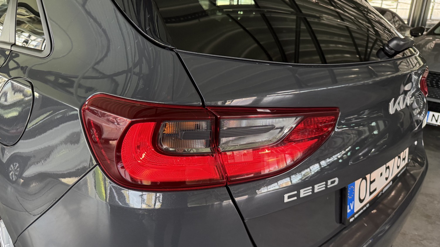 Car image 10