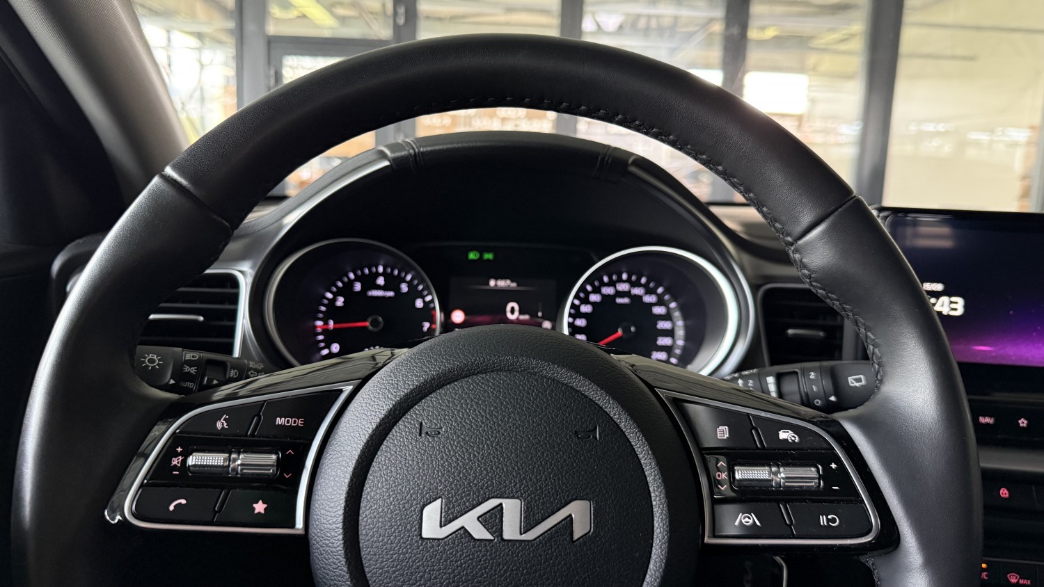 Car image 19