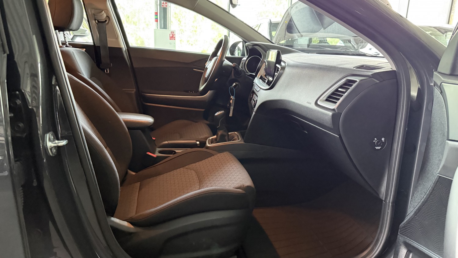 Car image 16