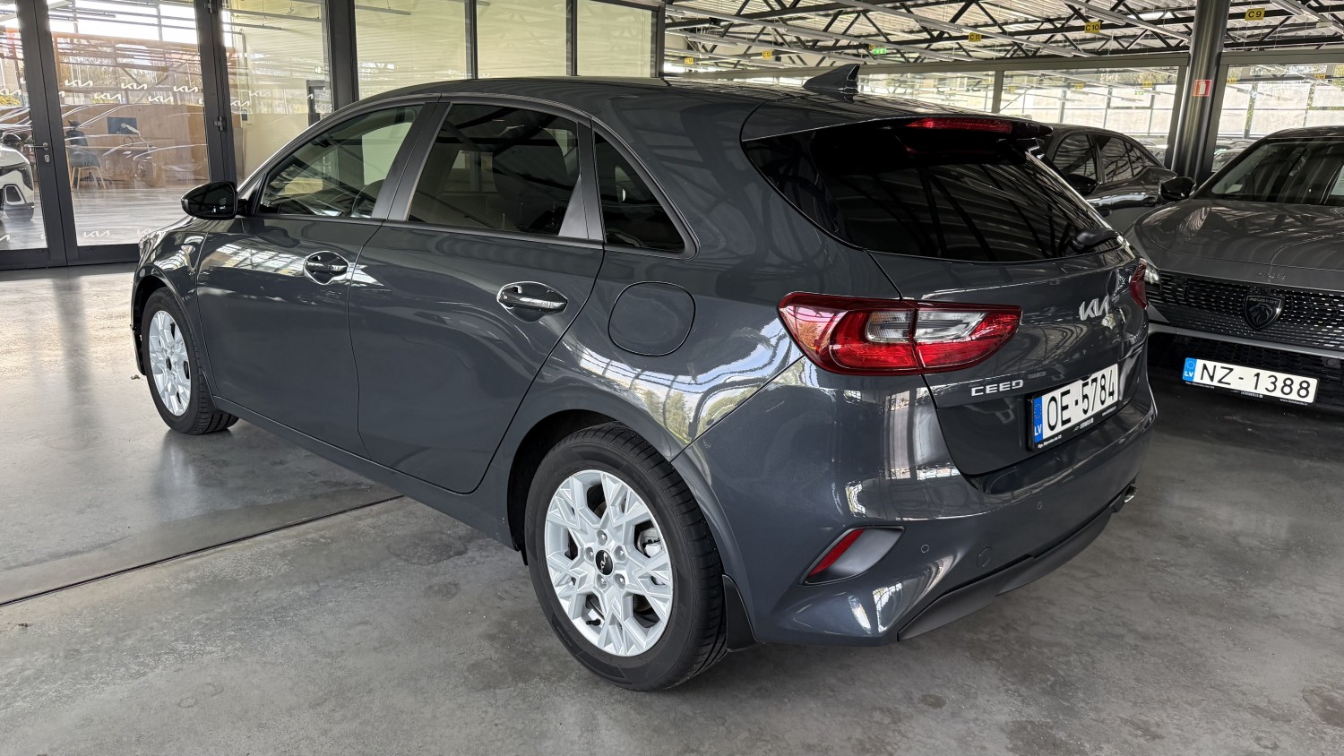 Car image 2