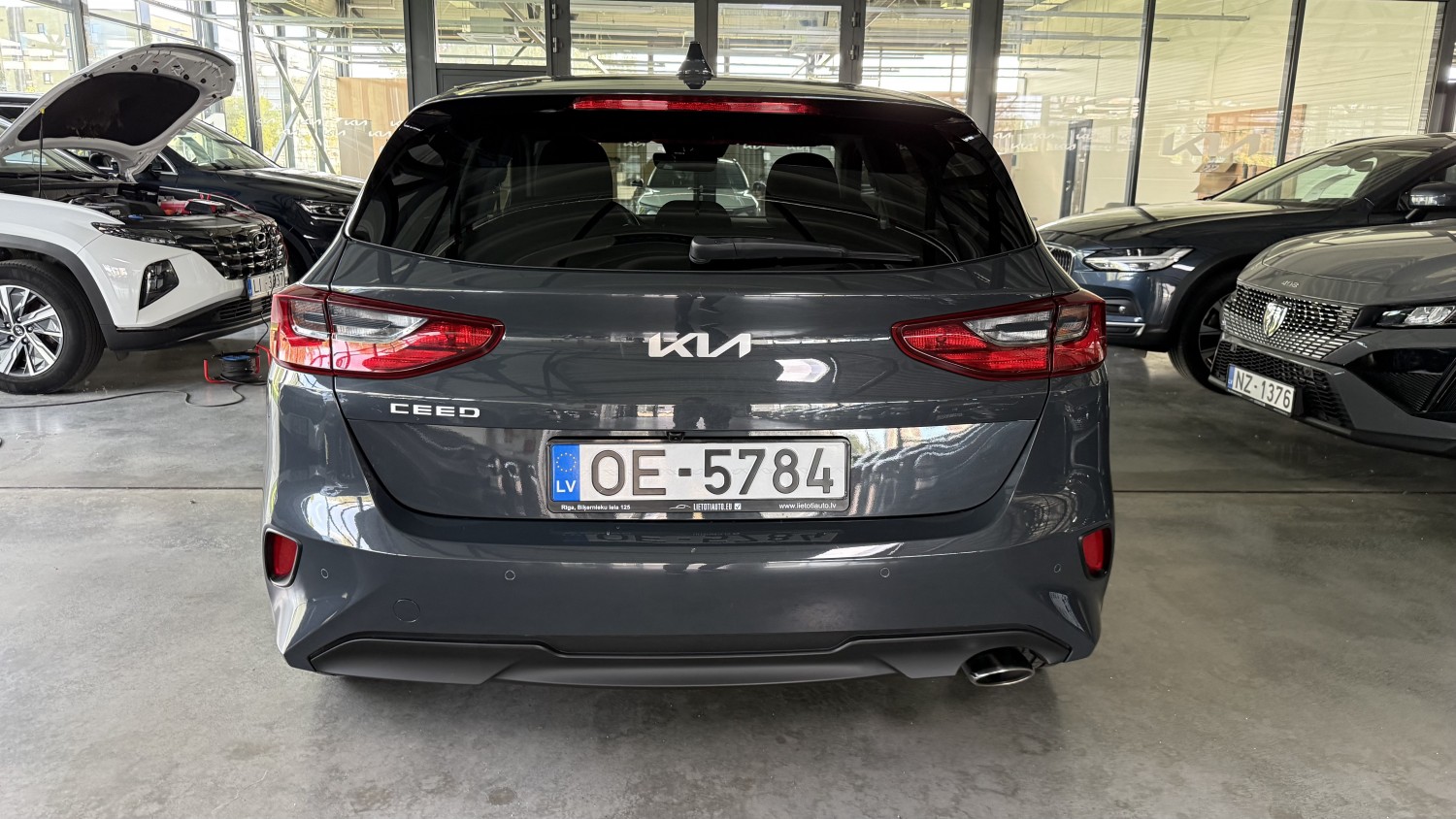 Car image 3