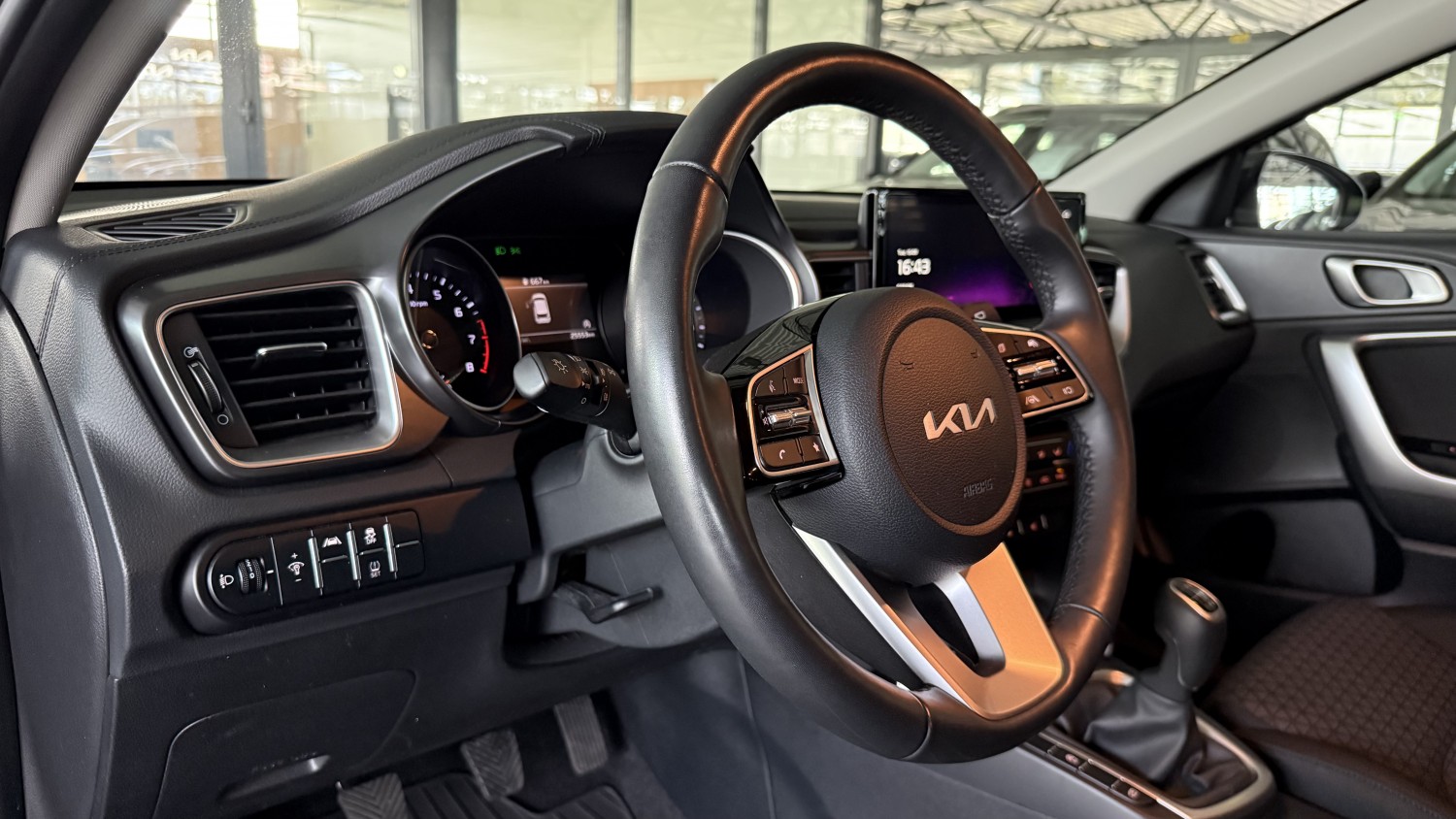 Car image 18