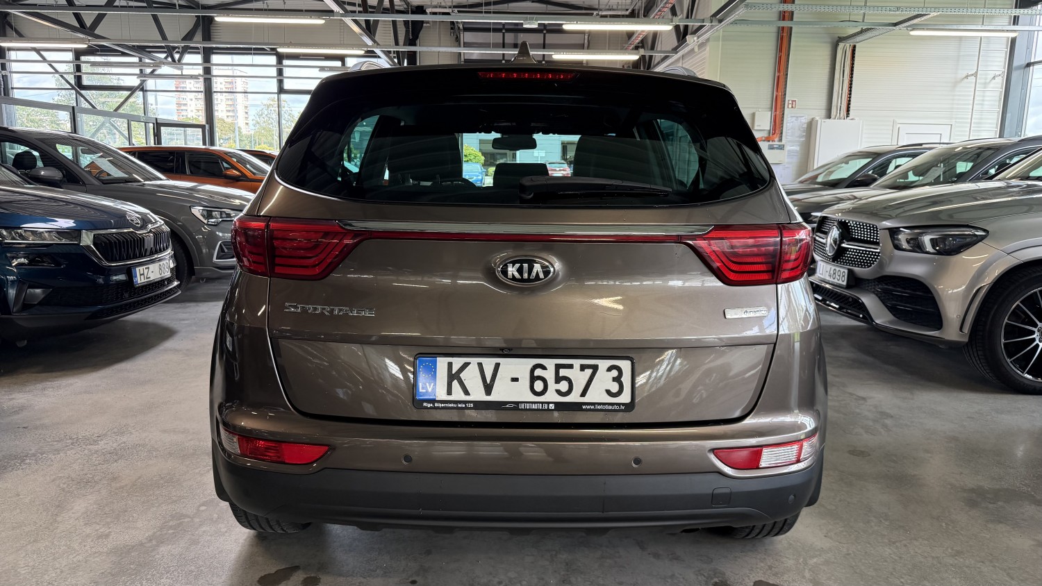 Car image 3