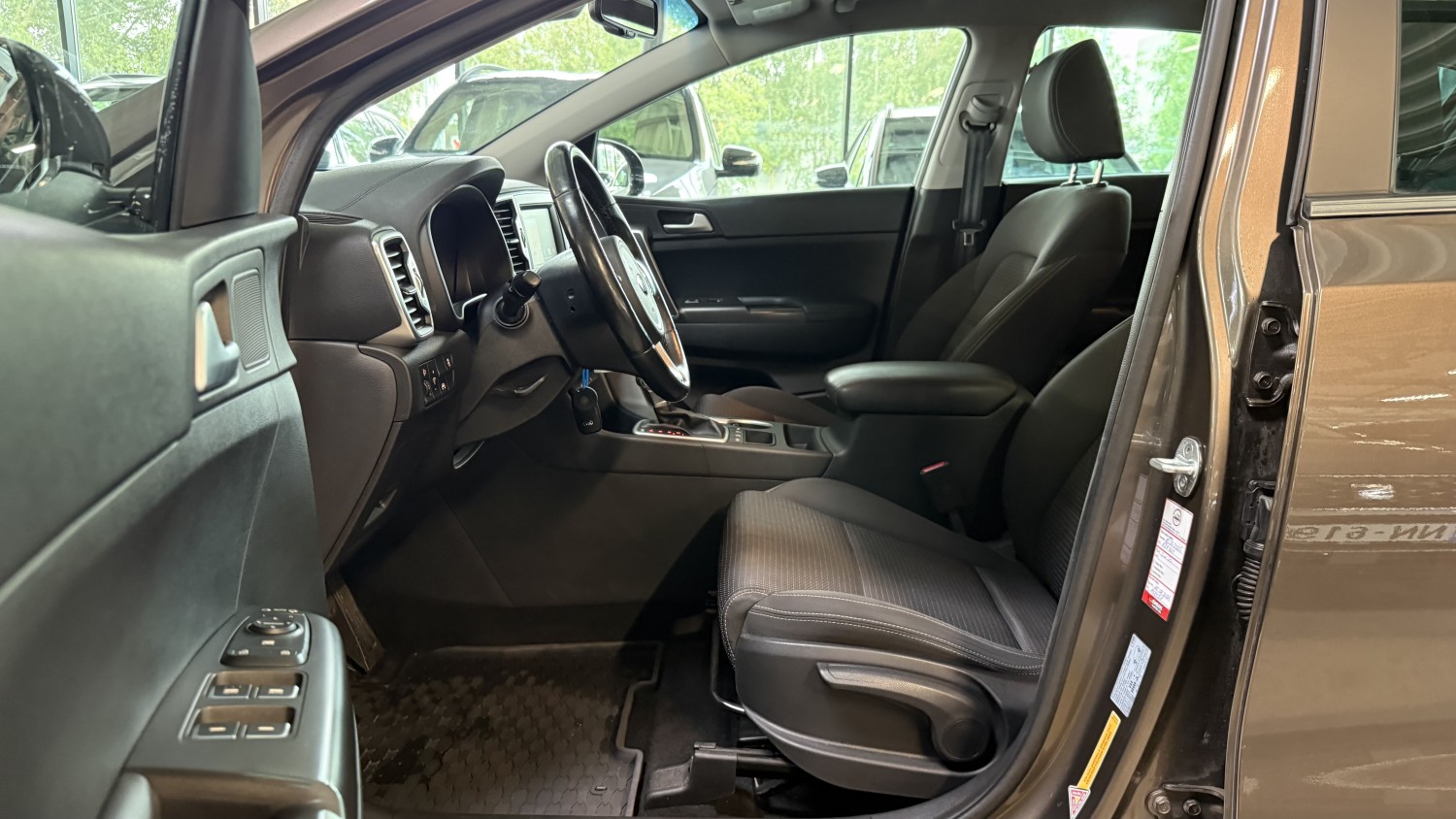 Car image 11