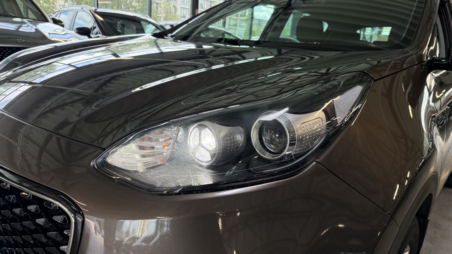 Car image 9