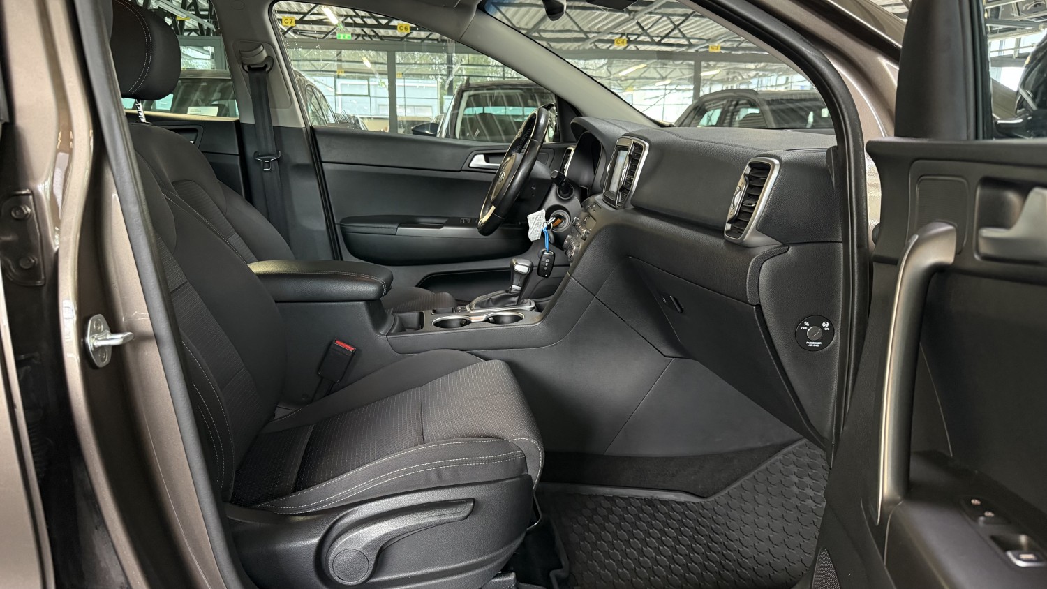 Car image 16