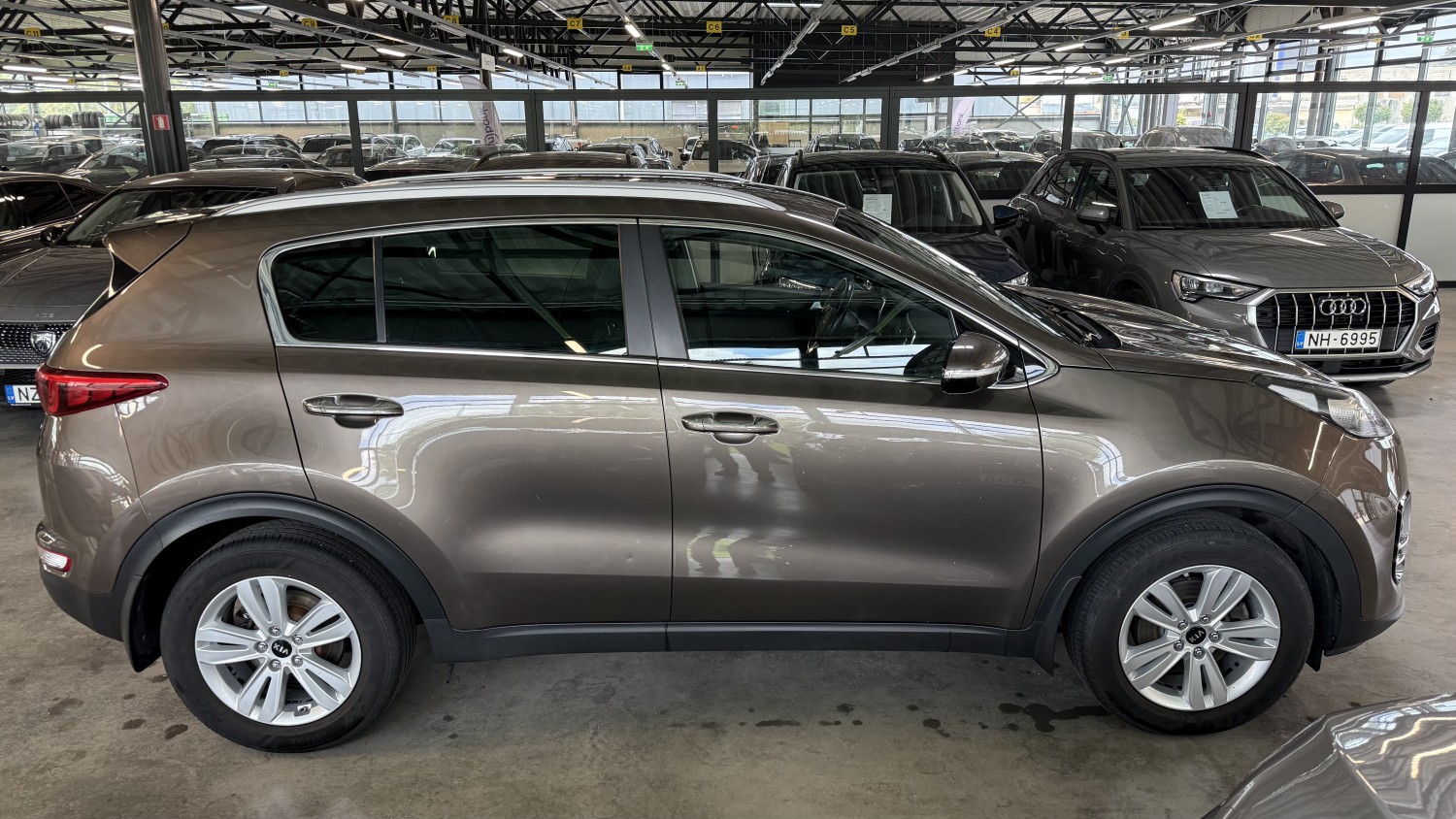 Car image 5