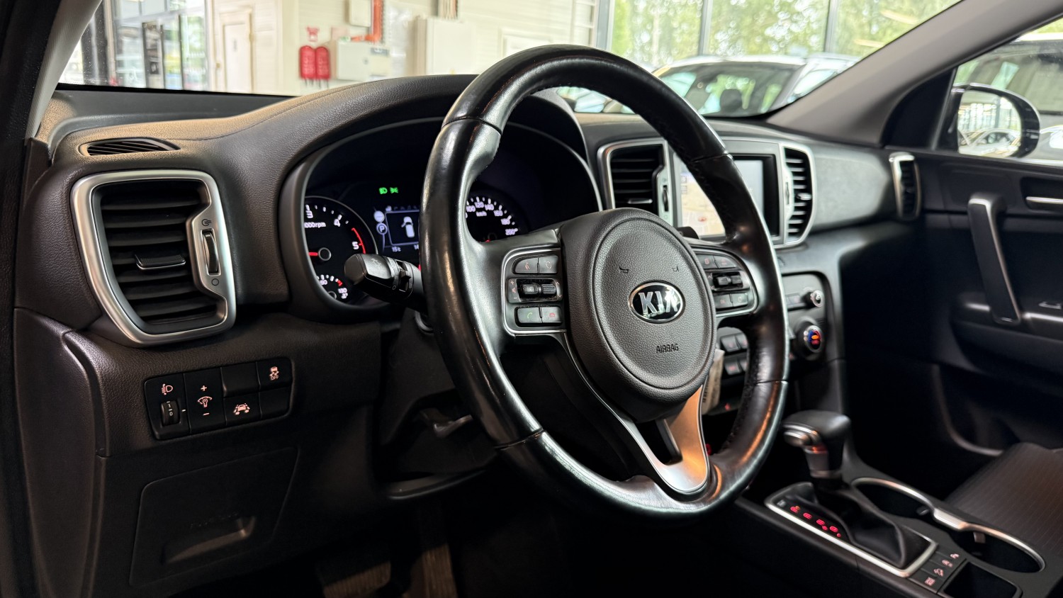 Car image 18