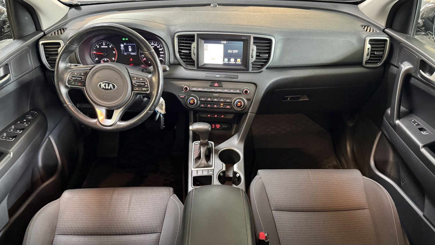 Car image 17