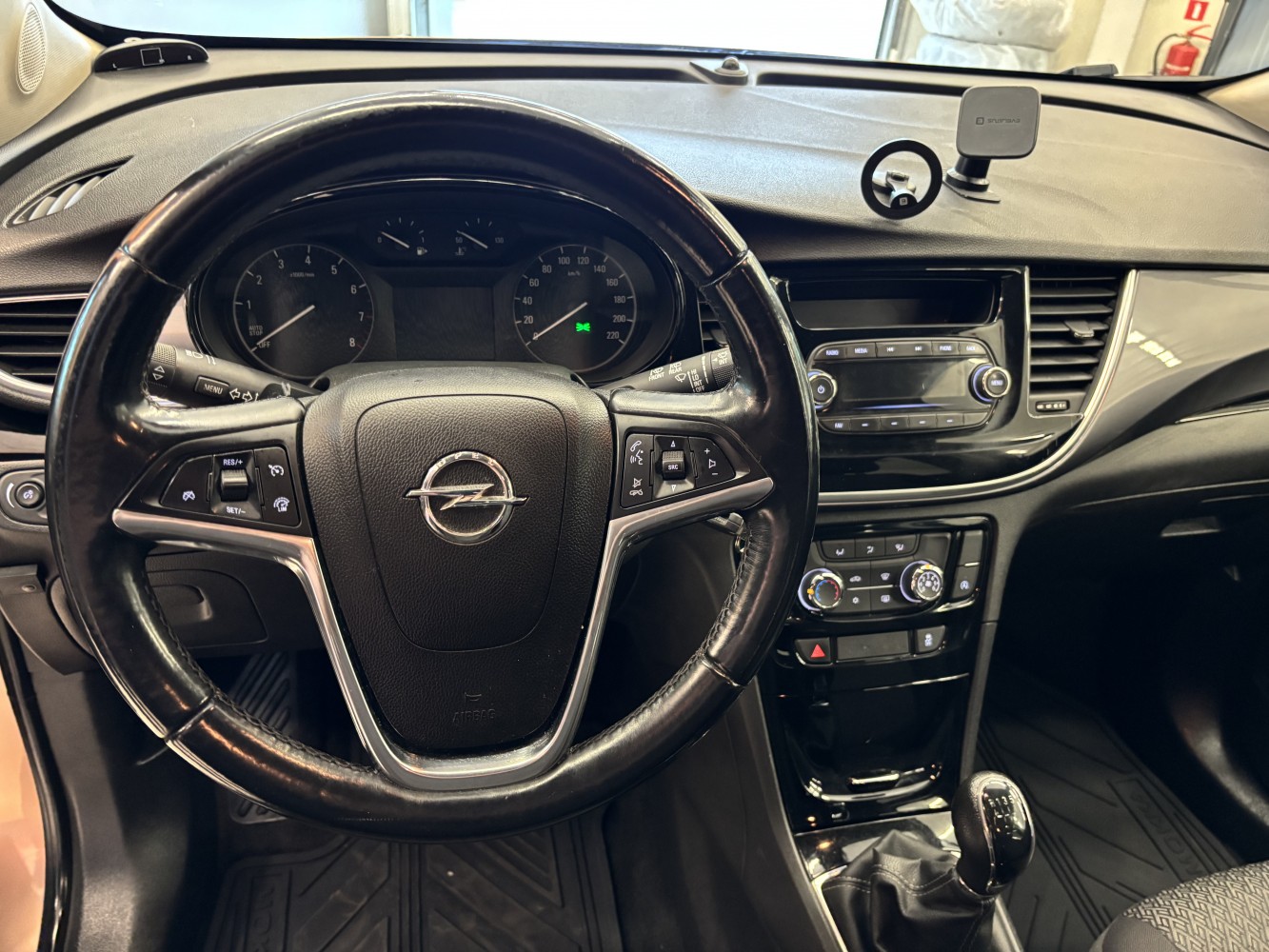 Car image 10
